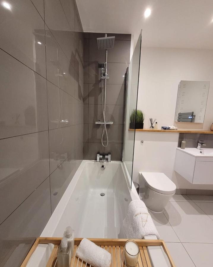 Luxury 1 Bed Apartment In The Centre Of Rochester Wainscot Zewnętrze zdjęcie